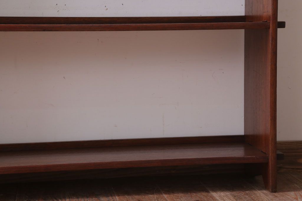 アンティーク家具　アンティーク　透かし彫り　古い木製の本棚(飾り棚・ブックシェルフ)