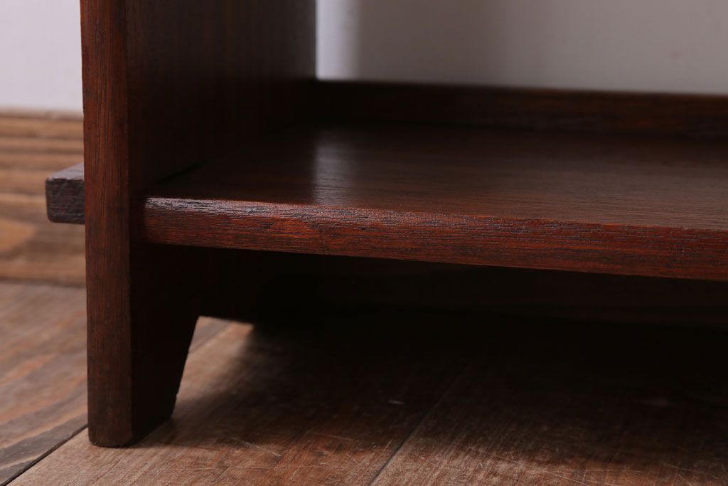 アンティーク家具　アンティーク　透かし彫り　古い木製の本棚(飾り棚・ブックシェルフ)