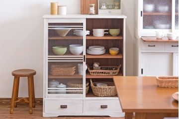 アンティーク家具　アンティークペイント　気泡ガラス引き戸のキャビネット(収納棚)