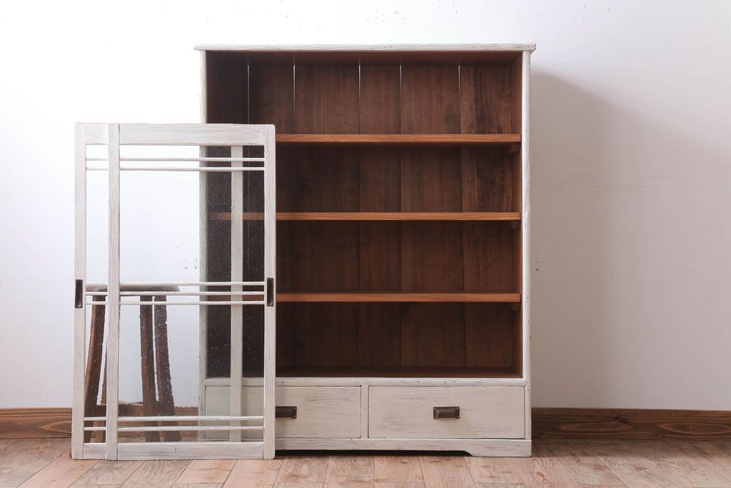 アンティーク家具　アンティークペイント　気泡ガラス引き戸のキャビネット(収納棚)