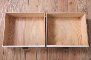 アンティーク家具　アンティークペイント　気泡ガラス引き戸のキャビネット(収納棚)