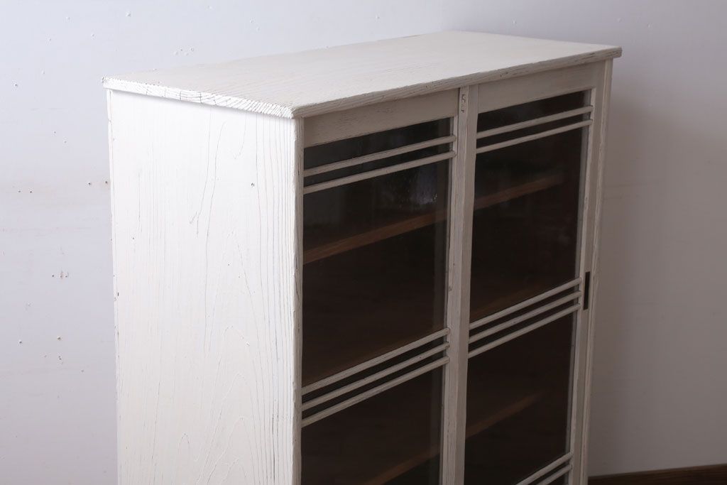 アンティーク家具　アンティークペイント　気泡ガラス引き戸のキャビネット(収納棚)