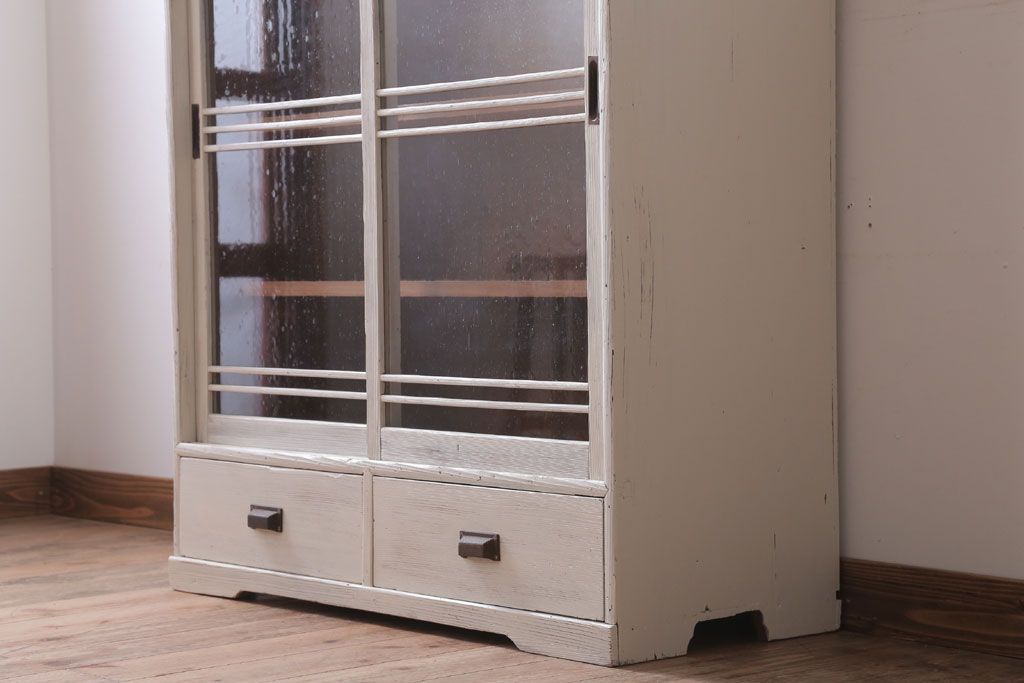 アンティーク家具　アンティークペイント　気泡ガラス引き戸のキャビネット(収納棚)