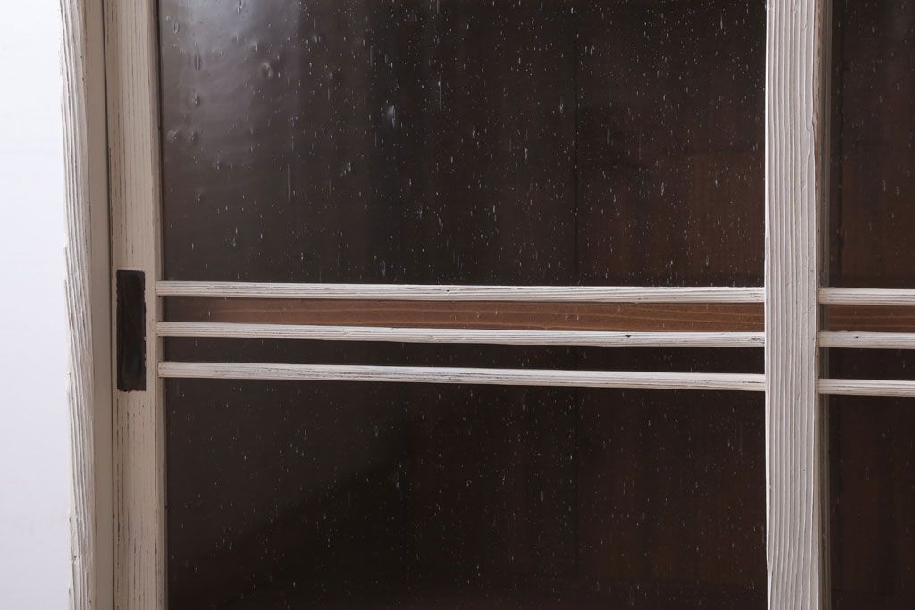 アンティーク家具　アンティークペイント　気泡ガラス引き戸のキャビネット(収納棚)