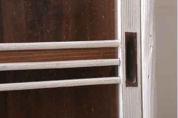 アンティーク家具　アンティークペイント　気泡ガラス引き戸のキャビネット(収納棚)