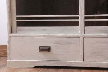 アンティーク家具　アンティークペイント　気泡ガラス引き戸のキャビネット(収納棚)