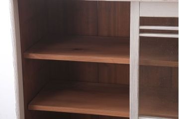 アンティーク家具　アンティークペイント　気泡ガラス引き戸のキャビネット(収納棚)