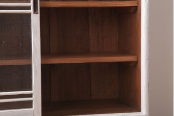 アンティーク家具　アンティークペイント　気泡ガラス引き戸のキャビネット(収納棚)