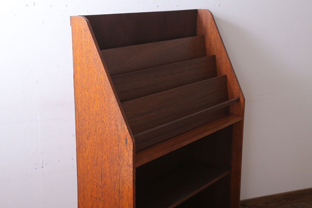 レトロ家具　昭和レトロ　木製!古い本屋さんのマガジンラック付き本棚