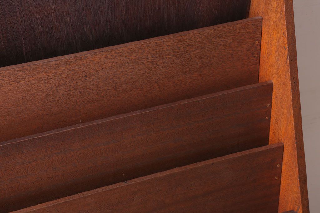 レトロ家具　昭和レトロ　木製!古い本屋さんのマガジンラック付き本棚