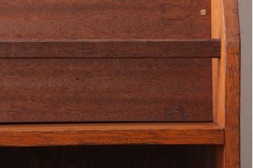 レトロ家具　昭和レトロ　木製!古い本屋さんのマガジンラック付き本棚