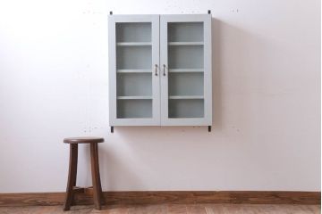 アンティーク家具　アンティークペイント　気泡ガラス入り!シンプルな縦型の壁掛け戸棚(2)