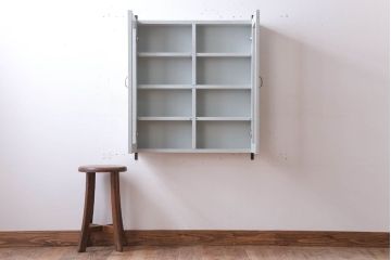 アンティーク家具　アンティークペイント　気泡ガラス入り!シンプルな縦型の壁掛け戸棚(2)