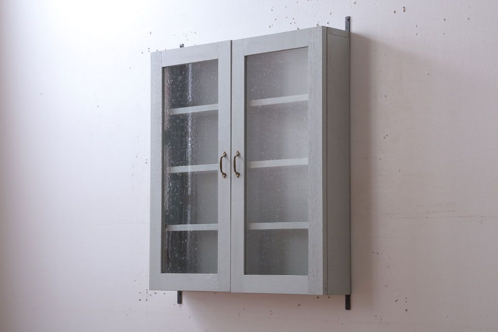 アンティーク家具　アンティークペイント　気泡ガラス入り!シンプルな縦型の壁掛け戸棚(2)