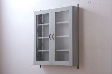アンティーク家具　アンティークペイント　気泡ガラス入り!シンプルな縦型の壁掛け戸棚(2)