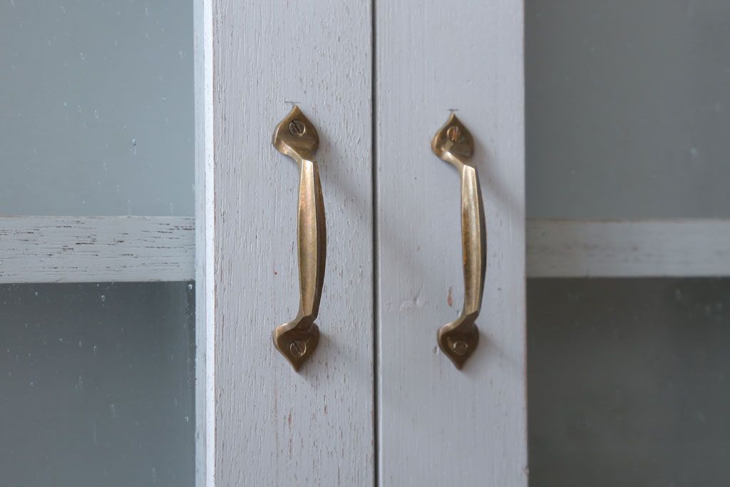 アンティーク家具　アンティークペイント　気泡ガラス入り!シンプルな縦型の壁掛け戸棚(2)