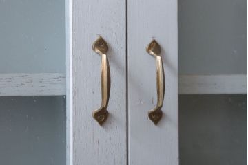 アンティーク家具　アンティークペイント　気泡ガラス入り!シンプルな縦型の壁掛け戸棚(2)