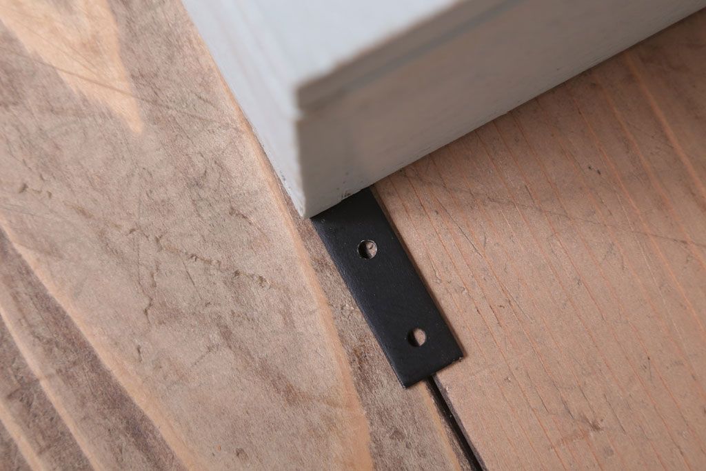 アンティーク家具　アンティークペイント　気泡ガラス入り!シンプルな縦型の壁掛け戸棚(2)