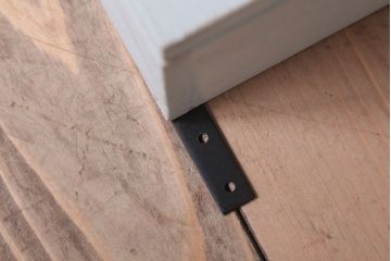 アンティーク家具　アンティークペイント　気泡ガラス入り!シンプルな縦型の壁掛け戸棚(2)