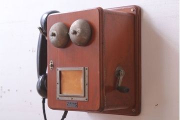 アンティーク雑貨　昭和レトロ　中与通信機製作所　デルビル磁石式　壁掛け電話機(鉄道用?)