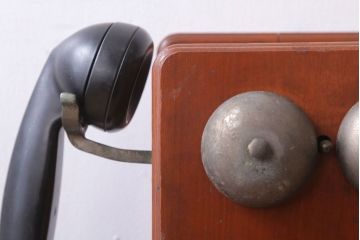 アンティーク雑貨　昭和レトロ　中与通信機製作所　デルビル磁石式　壁掛け電話機(鉄道用?)