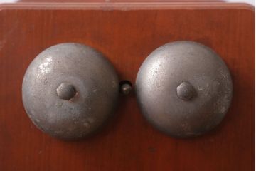 アンティーク雑貨　昭和レトロ　中与通信機製作所　デルビル磁石式　壁掛け電話機(鉄道用?)