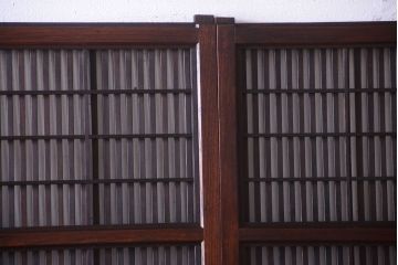 古民具・骨董　腰板玉杢材!欅枠の裏障子付き格子戸2枚セット