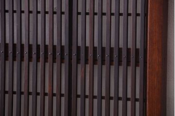 古民具・骨董　腰板玉杢材!欅枠の裏障子付き格子戸(1)