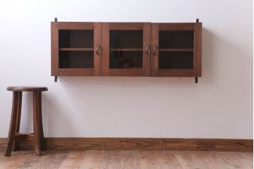アンティーク家具　アンティーク　3つ扉の壁掛け横型キャビネット(収納棚)(1)