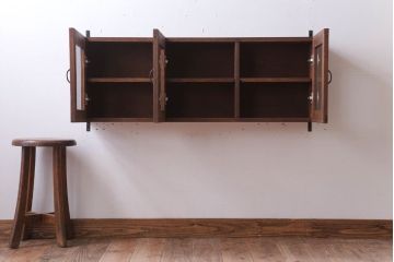 アンティーク家具　アンティーク　3つ扉の壁掛け横型キャビネット(収納棚)(1)