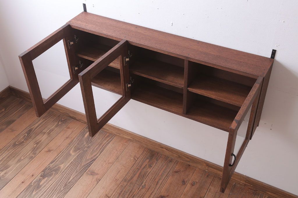 アンティーク家具　アンティーク　3つ扉の壁掛け横型キャビネット(収納棚)(1)