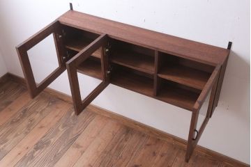 アンティーク家具　アンティーク　3つ扉の壁掛け横型キャビネット(収納棚)(1)