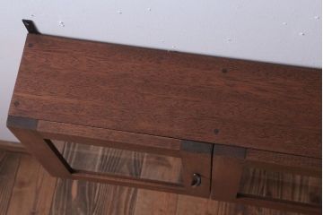 アンティーク家具　アンティーク　3つ扉の壁掛け横型キャビネット(収納棚)(1)