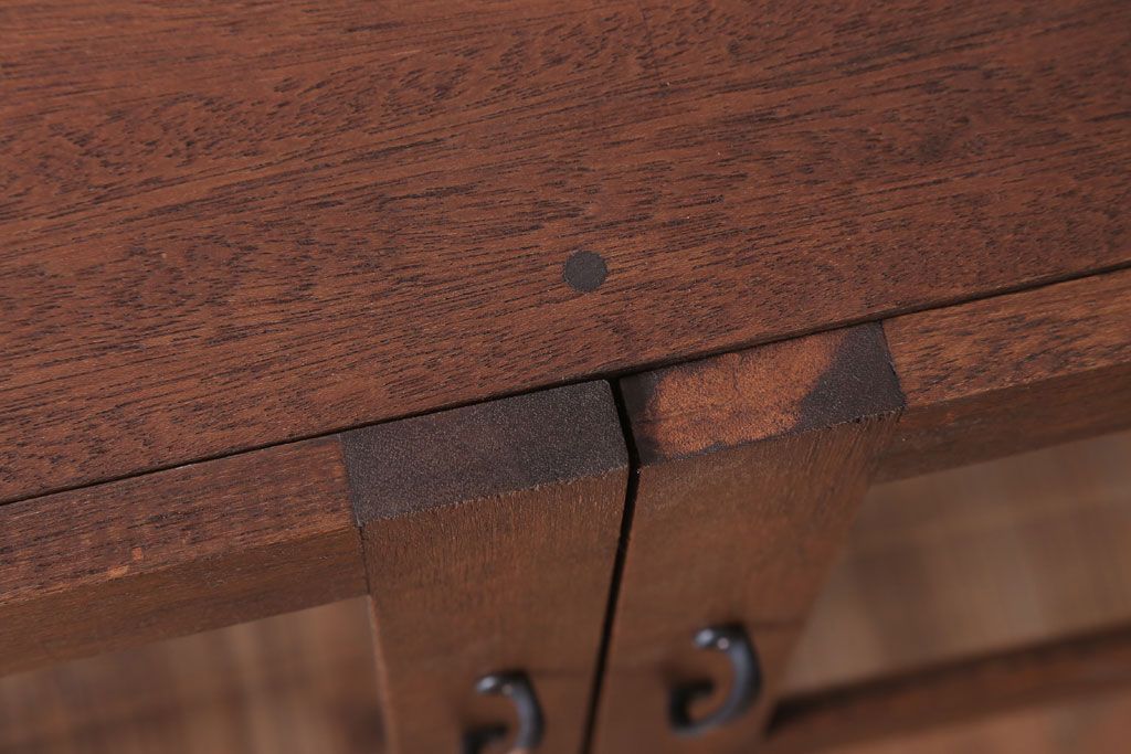 アンティーク家具　アンティーク　3つ扉の壁掛け横型キャビネット(収納棚)(1)