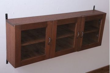 アンティーク家具　アンティーク　3つ扉の壁掛け横型キャビネット(収納棚)(1)