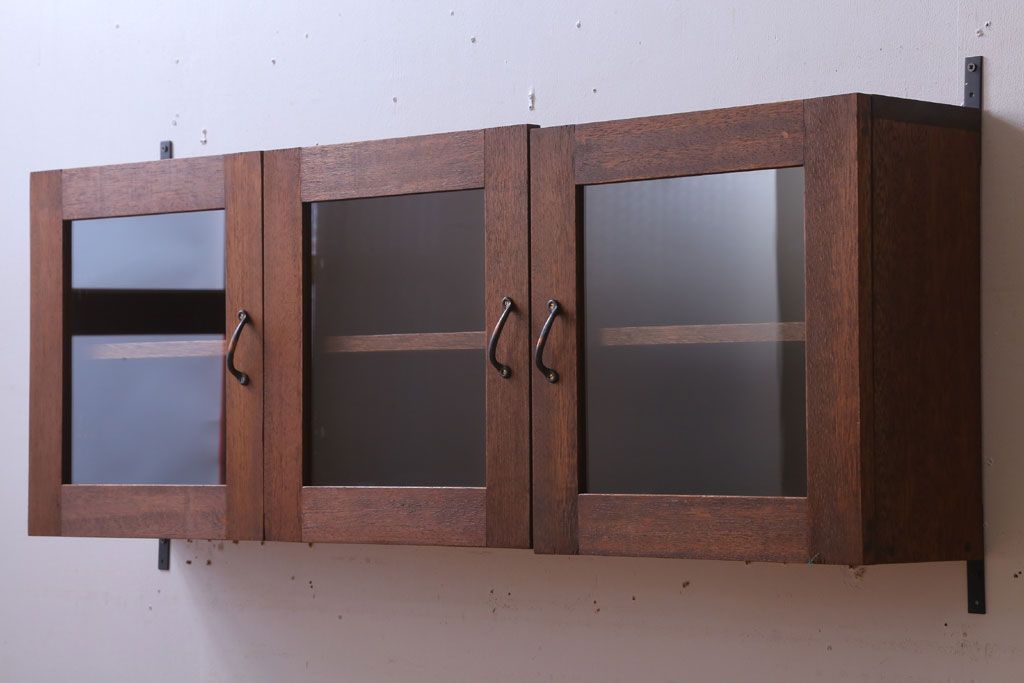 アンティーク家具　アンティーク　3つ扉の壁掛け横型キャビネット(収納棚)(1)