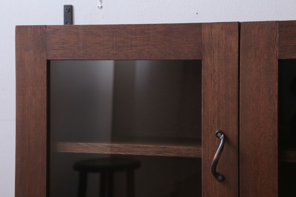 アンティーク家具　アンティーク　3つ扉の壁掛け横型キャビネット(収納棚)(1)