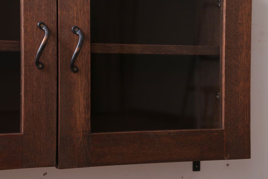 アンティーク家具　アンティーク　3つ扉の壁掛け横型キャビネット(収納棚)(1)