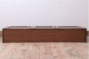 アンティーク家具　アンティーク　3つ扉の壁掛け横型キャビネット(収納棚)(1)