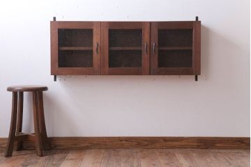 アンティーク家具　アンティーク　気泡ガラス入り!3つ扉の壁掛け横型キャビネット(収納棚)(1)