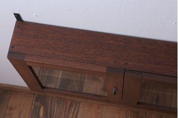 アンティーク家具　アンティーク　気泡ガラス入り!3つ扉の壁掛け横型キャビネット(収納棚)(1)