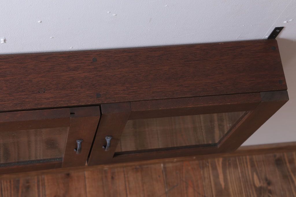 アンティーク家具　アンティーク　気泡ガラス入り!3つ扉の壁掛け横型キャビネット(収納棚)(1)