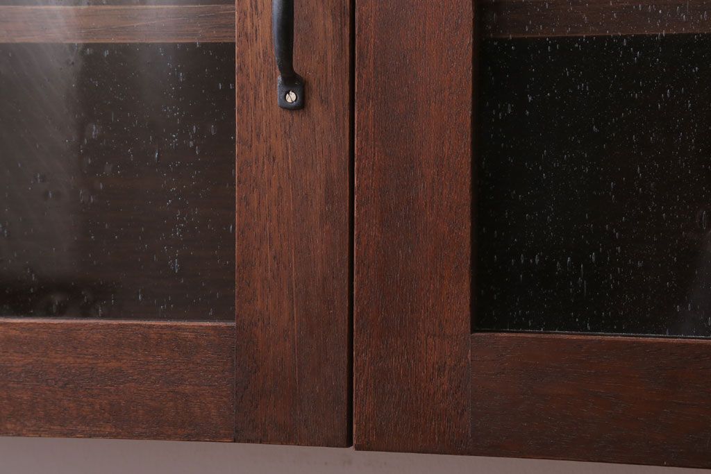 アンティーク家具　アンティーク　気泡ガラス入り!3つ扉の壁掛け横型キャビネット(収納棚)(1)