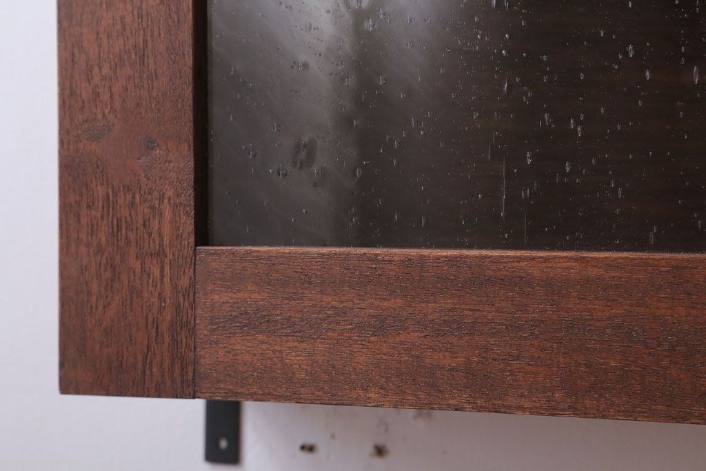 アンティーク家具　アンティーク　気泡ガラス入り!3つ扉の壁掛け横型キャビネット(収納棚)(1)