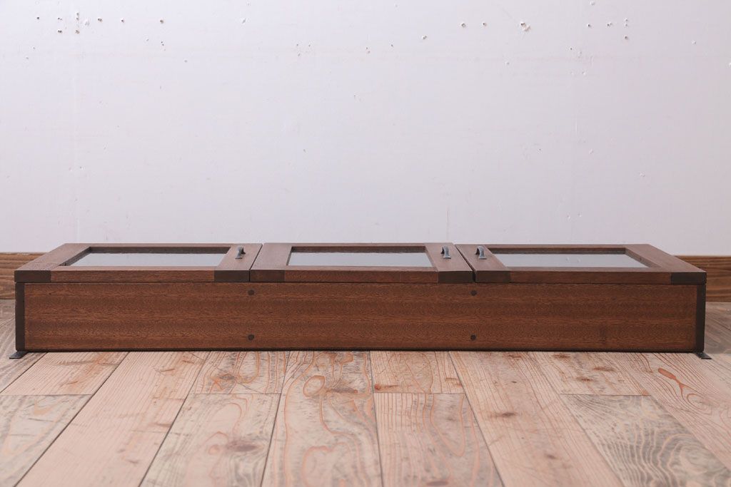 アンティーク家具　アンティーク　気泡ガラス入り!3つ扉の壁掛け横型キャビネット(収納棚)(1)