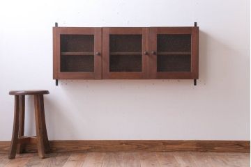 アンティーク家具　アンティーク　気泡ガラス入り!3つ扉の壁掛け横型キャビネット(収納棚)(2)