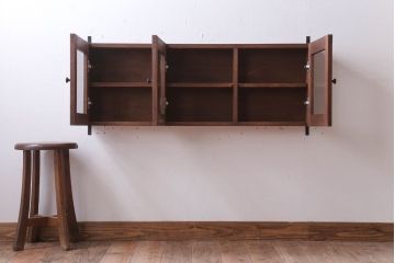 アンティーク家具　アンティーク　3つ扉の壁掛け横型キャビネット(収納棚)(2)