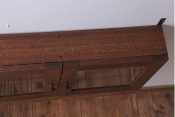 アンティーク家具　アンティーク　3つ扉の壁掛け横型キャビネット(収納棚)(2)