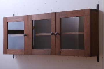アンティーク家具　アンティーク　3つ扉の壁掛け横型キャビネット(収納棚)(2)
