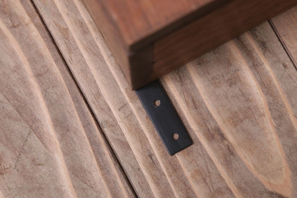 アンティーク家具　アンティーク　3つ扉の壁掛け横型キャビネット(収納棚)(2)